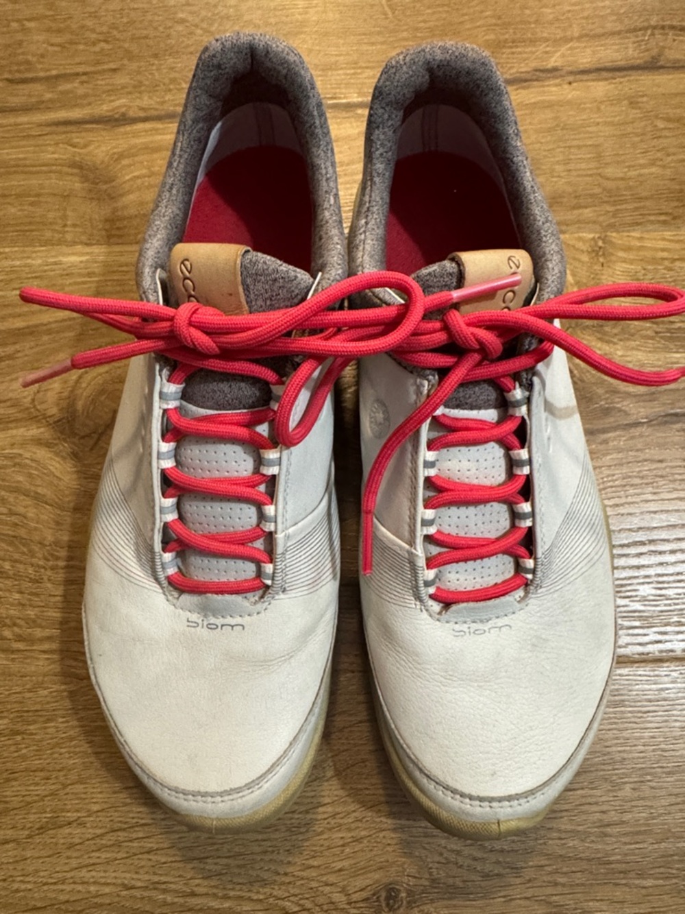 Ecco light grey Leather Golf Sneakers with Red/Orange Laces size 6